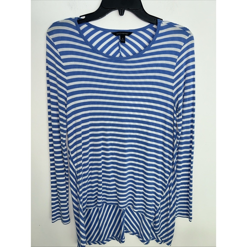 Banana Republic Women's Long Sleeved Light Blue Striped Shirt Lightweight Casual